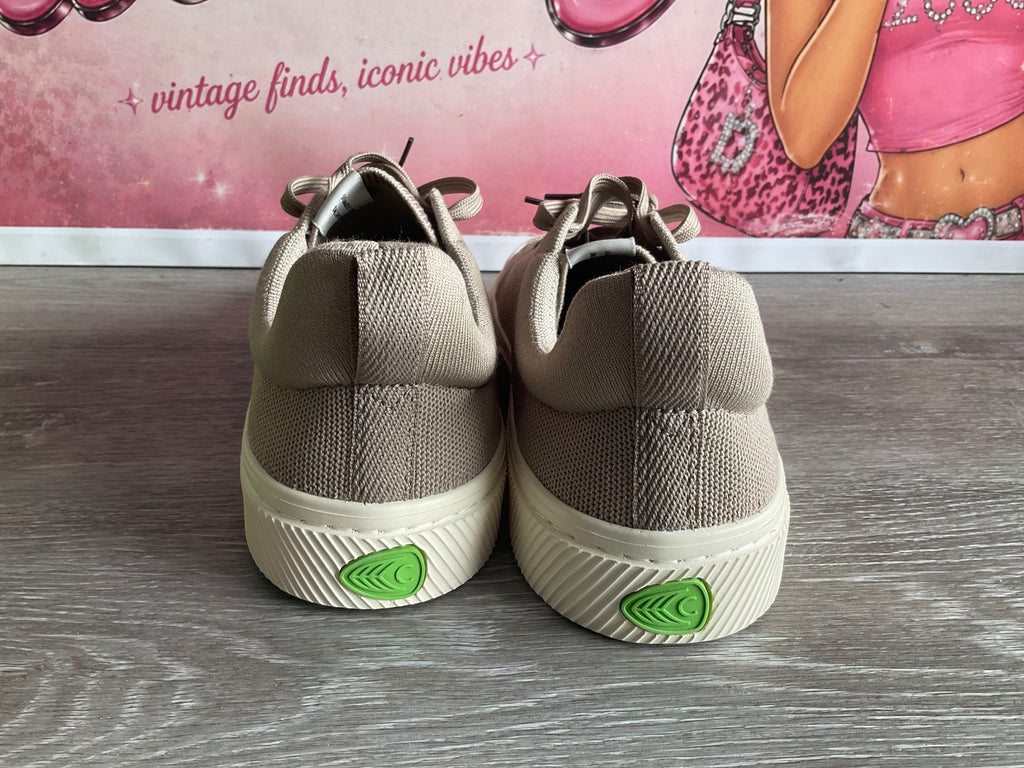 Cariuma Knit Sand (Size M11)