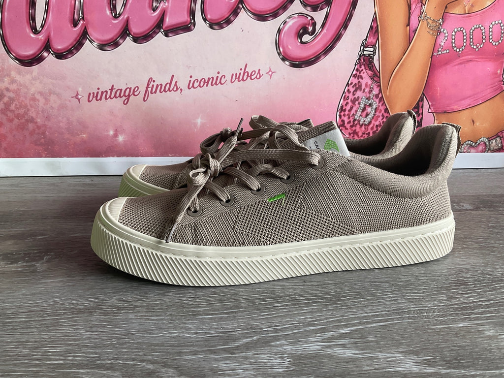 Cariuma Knit Sand (Size M11)
