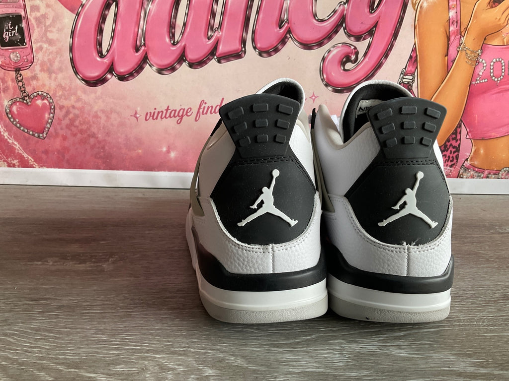 Jordan Air Jordan 4retro (Size 11)