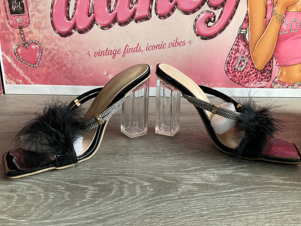 Astuccio Black Feather Block Heel (Size W.5)