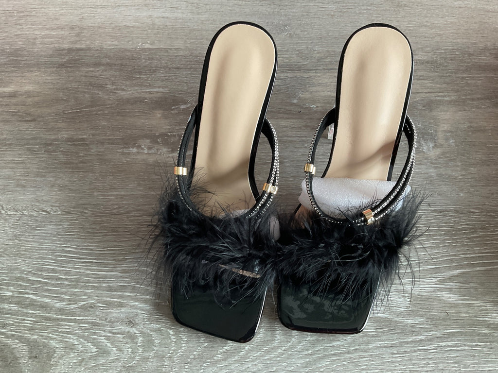 Astuccio Black Feather Block Heel (Size W.5)