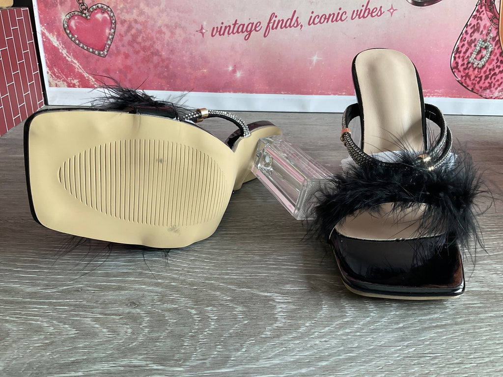 Astuccio Black Feather Block Heel (Size W.5)