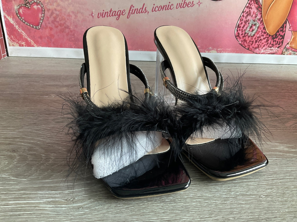 Astuccio Black Feather Block Heel (Size W.5)