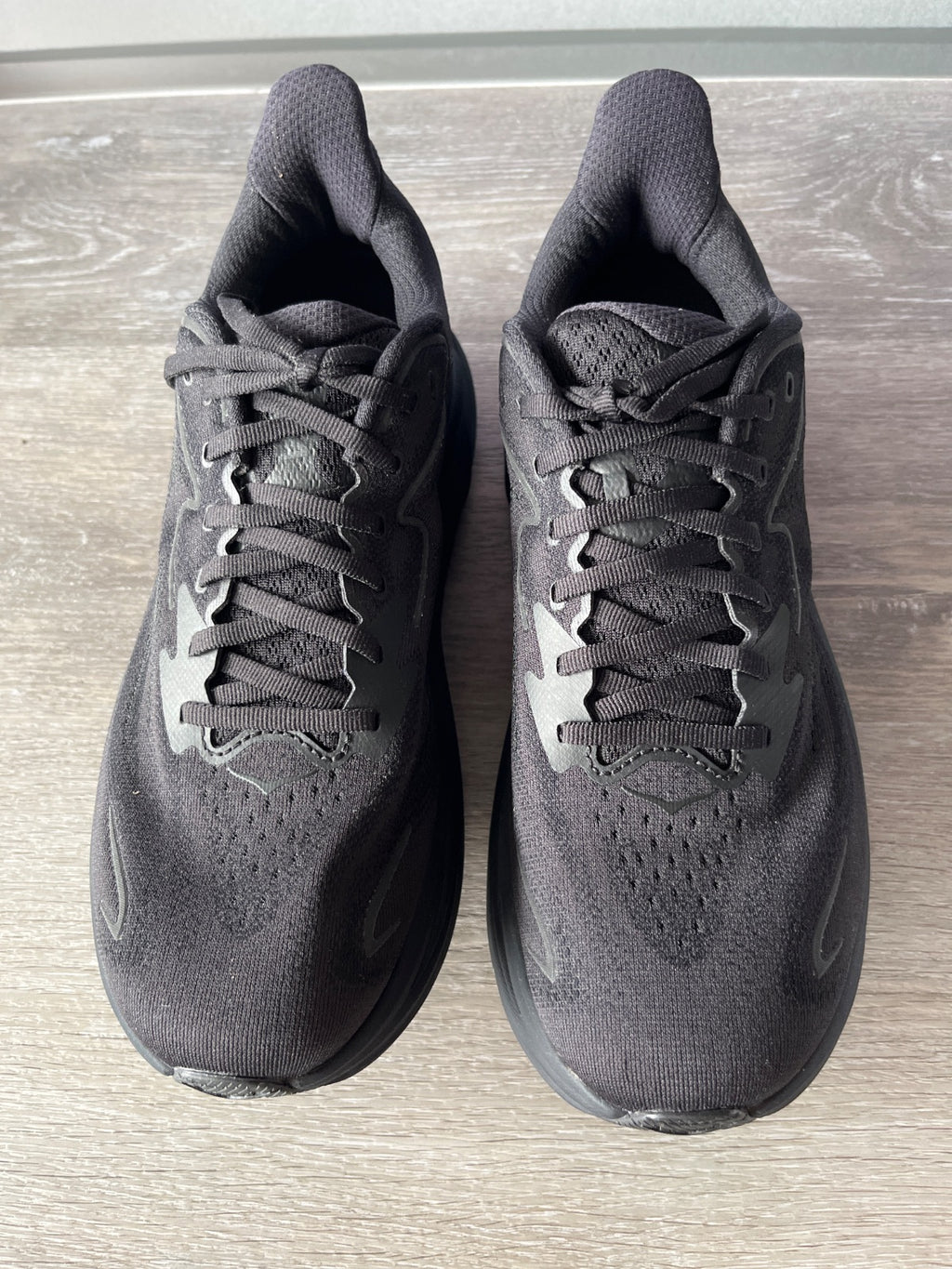 Hoka Clifton 10 (Size M9.5)