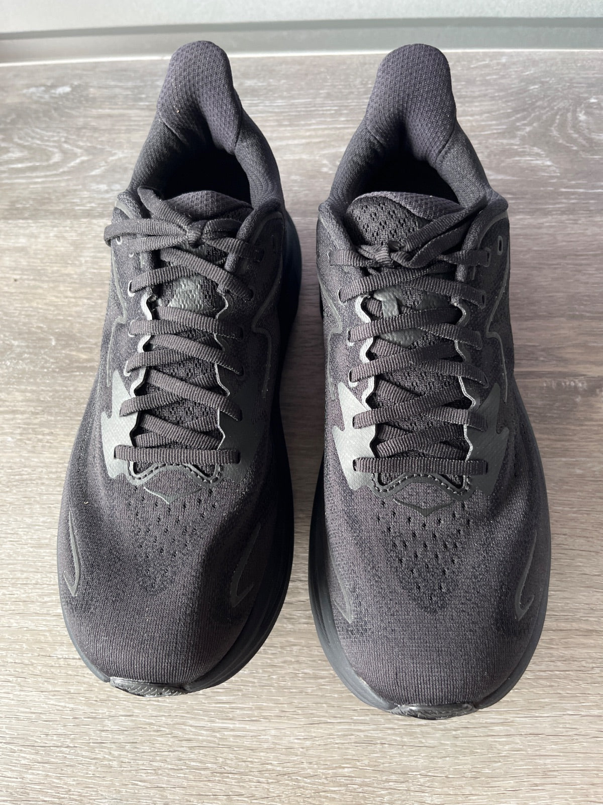 Hoka Clifton 10 (Size M9.5)
