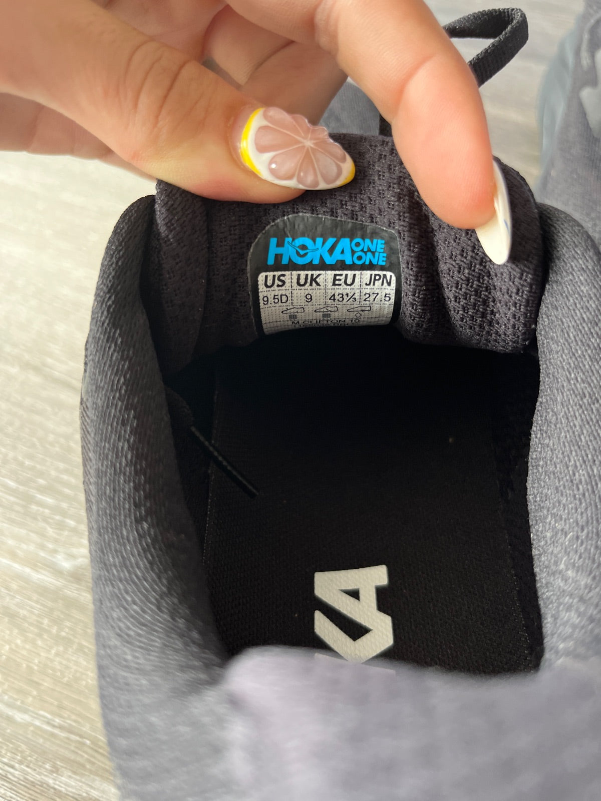 Hoka Clifton 10 (Size M9.5)