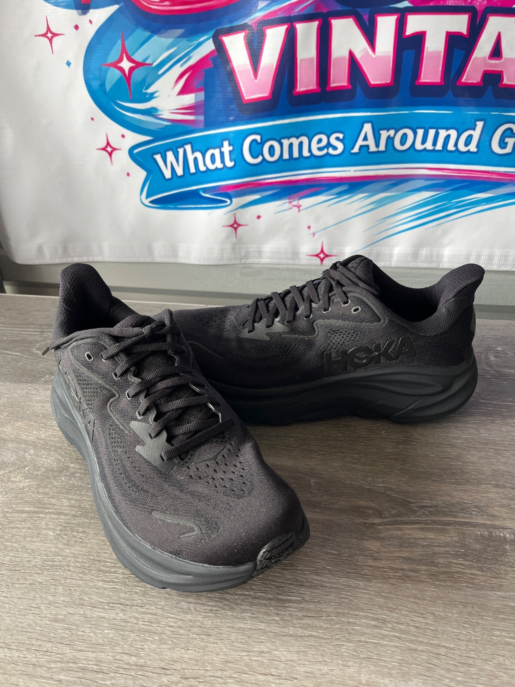 Hoka Clifton 10 (Size M9.5)