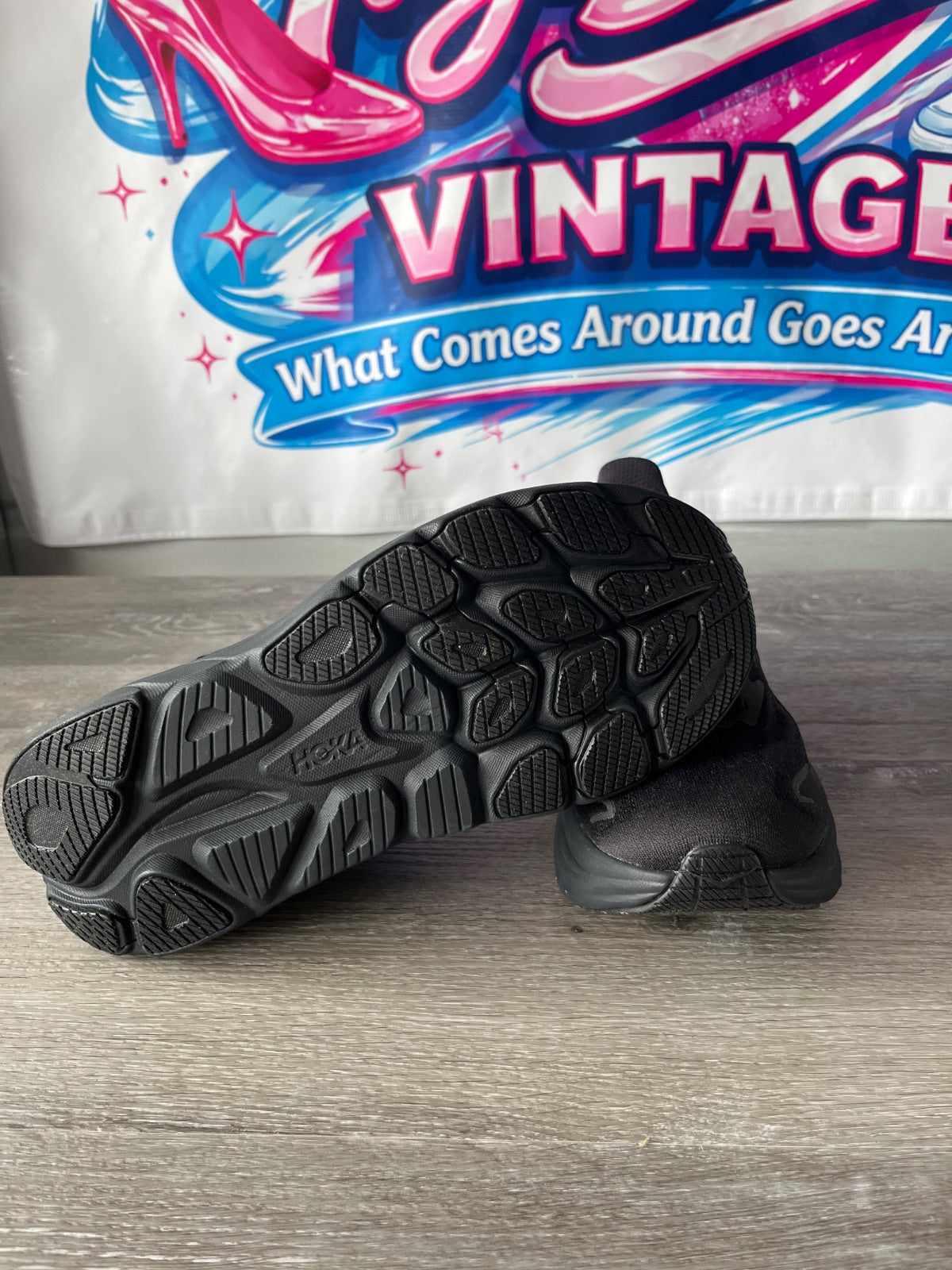 Hoka Clifton 10 (Size M9.5)
