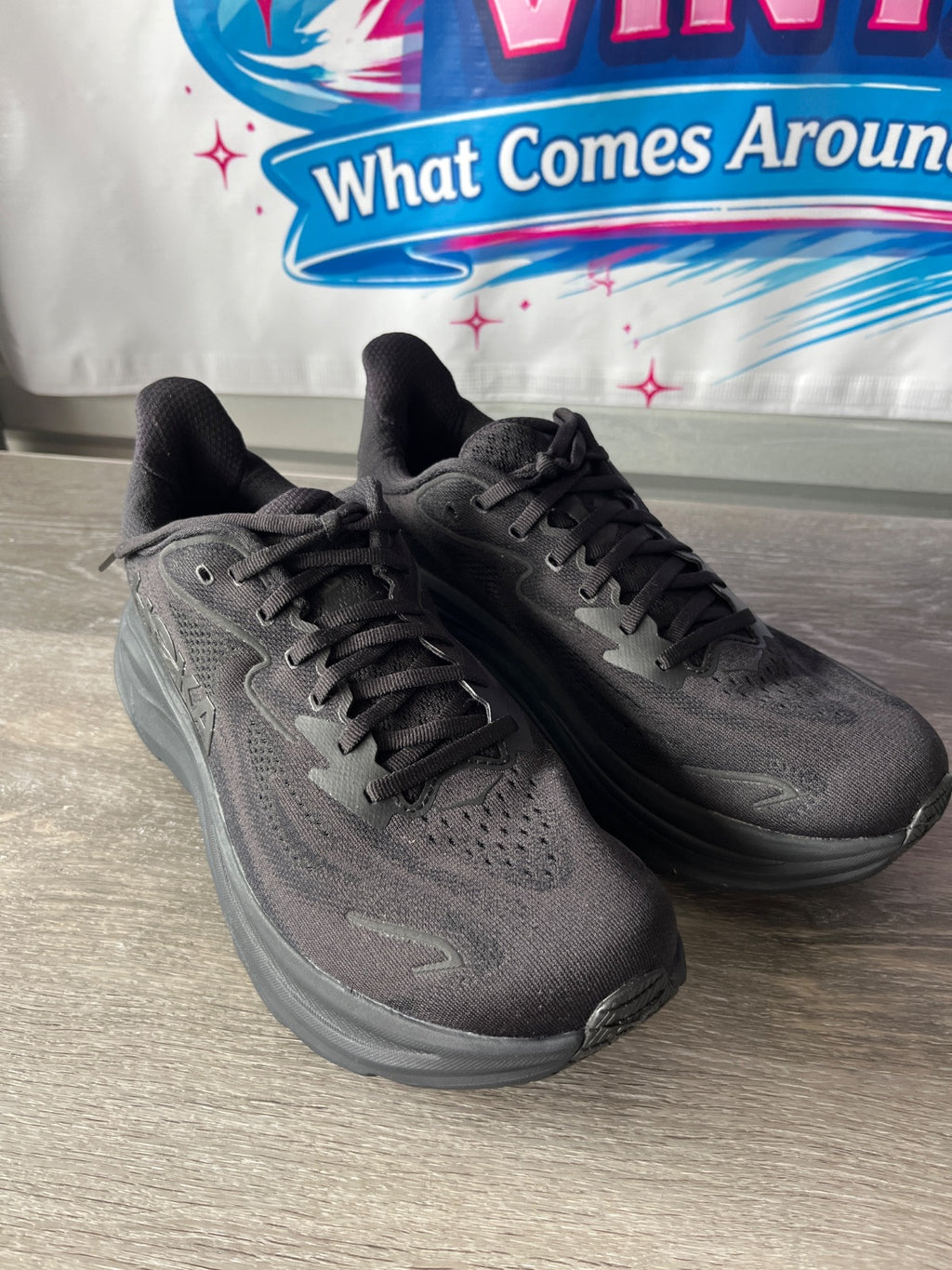 Hoka Clifton 10 (Size M9.5)