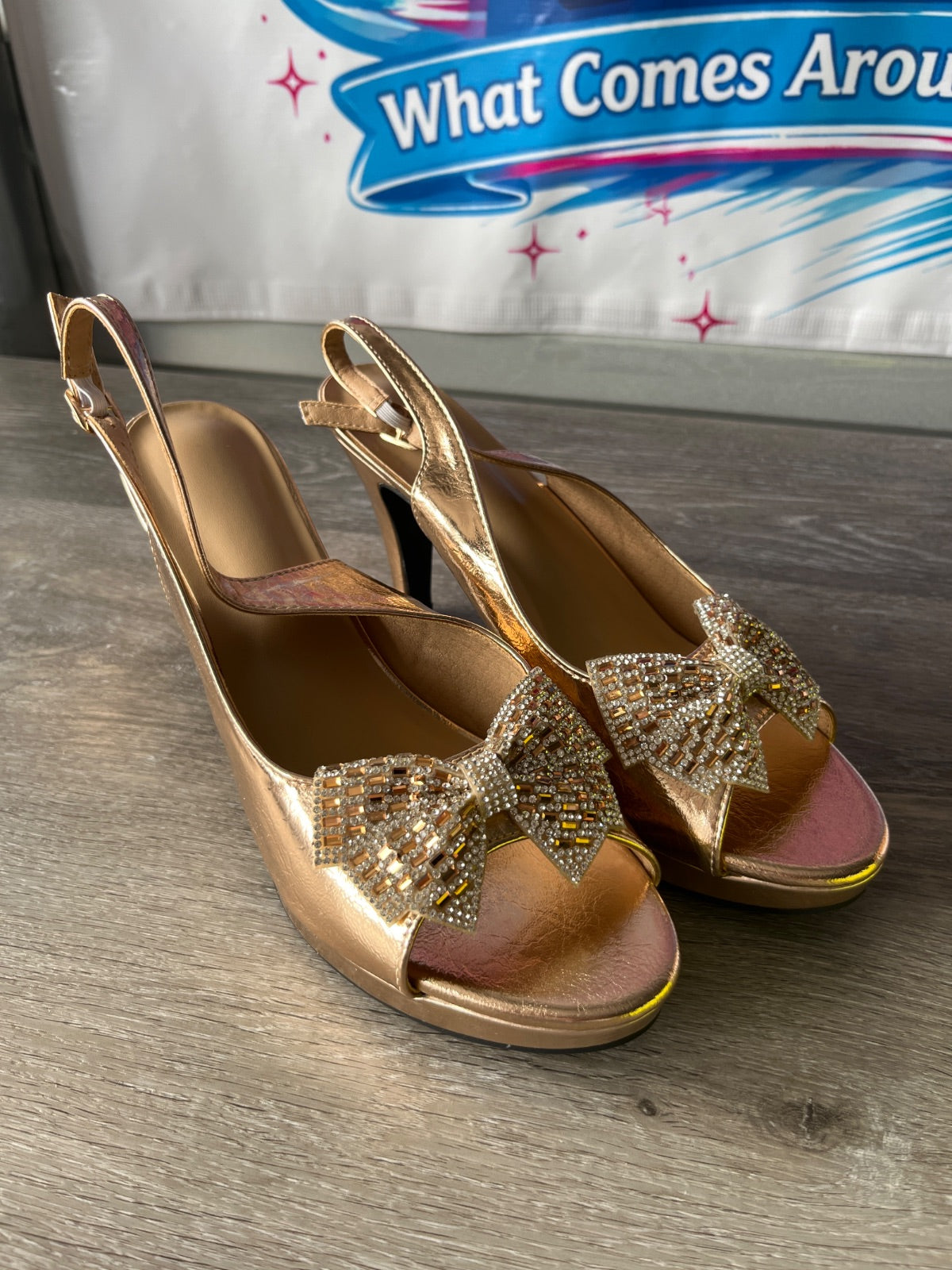 Unknown Gold Heel with Bow (Size W10)