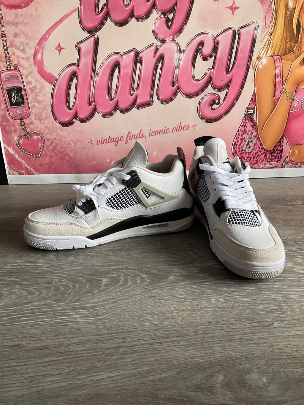 Air Jordan 4 Retro (Size M10.5)