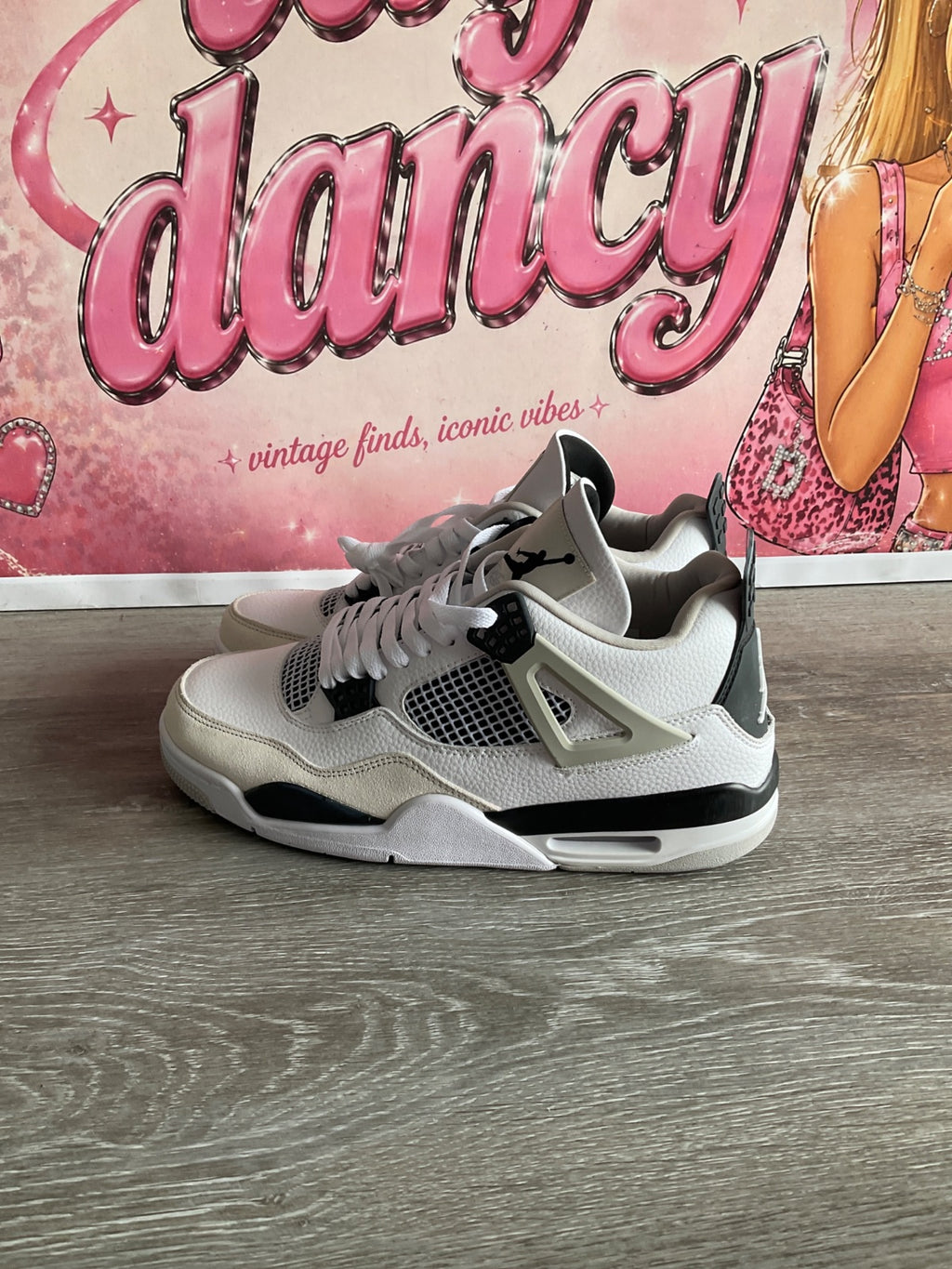 Air Jordan 4 Retro (Size M10.5)