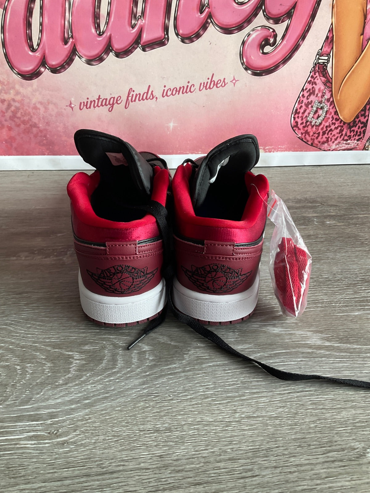 Air Jordan 1 Low (Size M11)