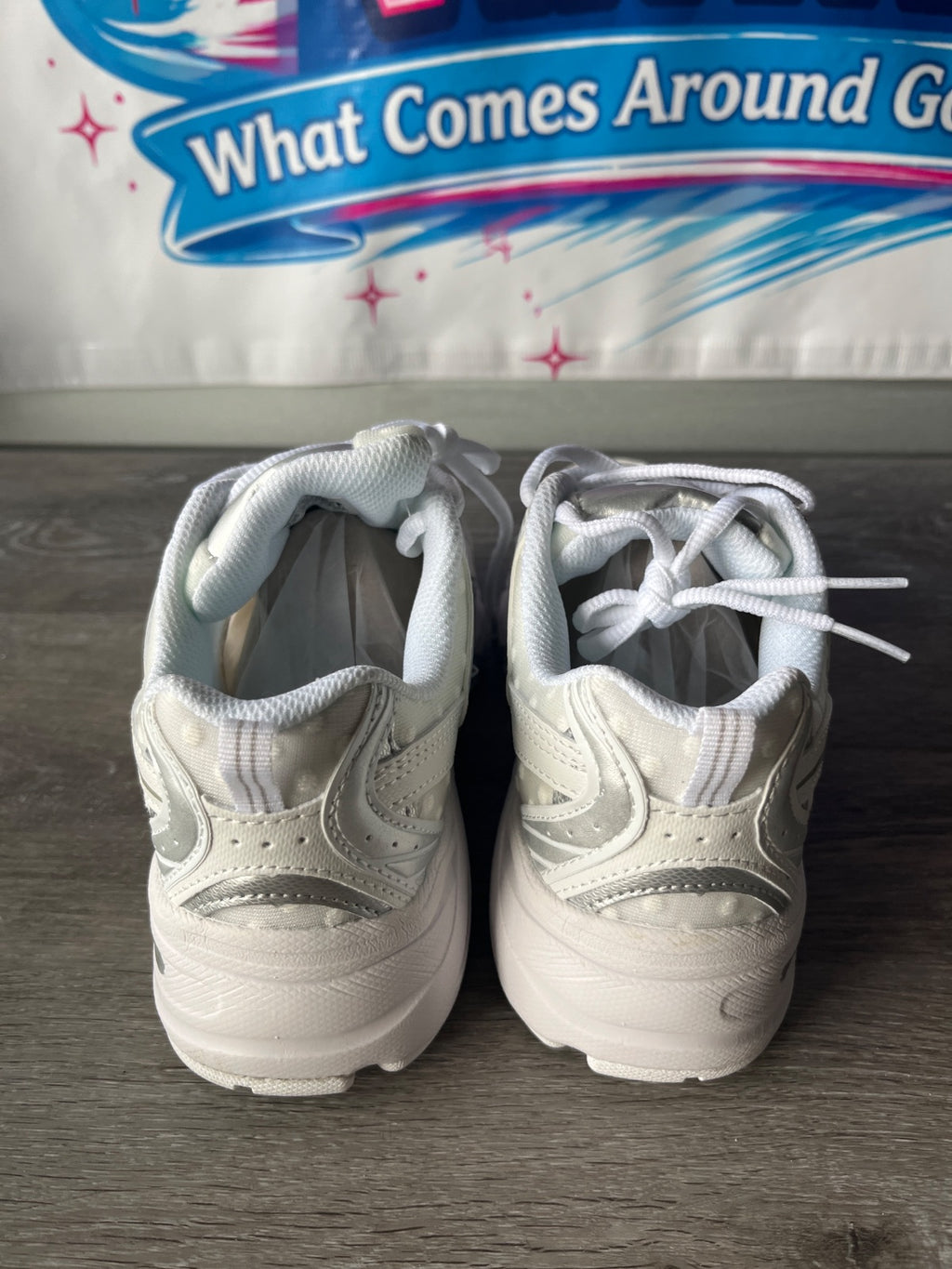 New Balance 530 (Size M7 W8.5)