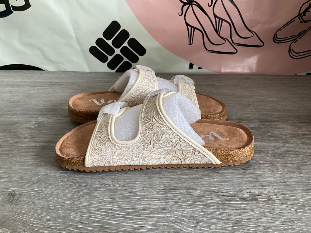 Very G Berry 5 Sandals (Women's US Size 8)