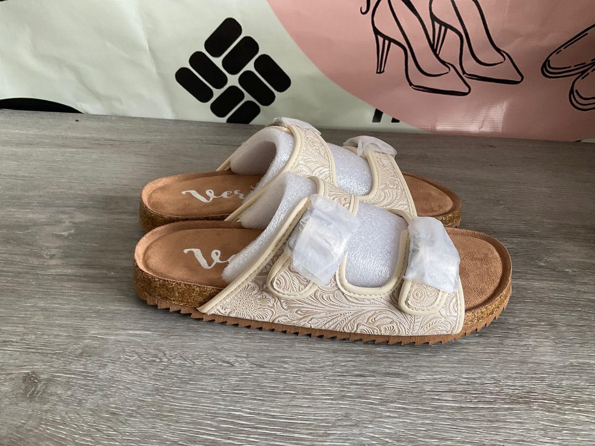 Very G Berry 5 Sandals (Women's US Size 8)