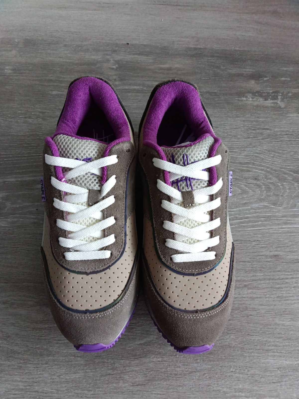 Mac Embroidered Sneaker (Men's US Size 9)