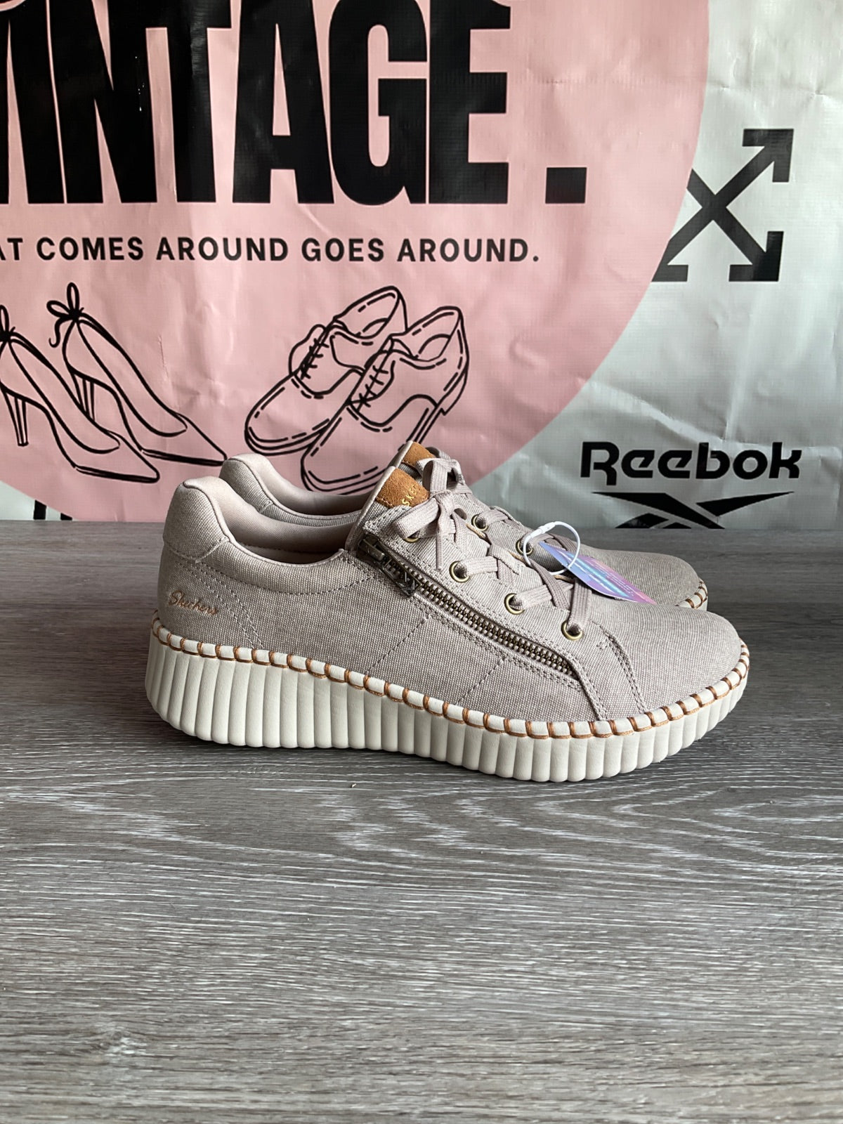 Skechers Wilshire Zip Stride (Size Women's 9)